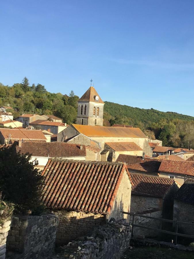 La Vieille Maison Rose Bed and Breakfast Nanteuil-en-Vallée Εξωτερικό φωτογραφία