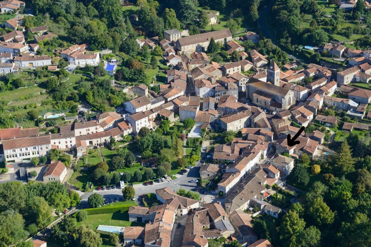 La Vieille Maison Rose Bed and Breakfast Nanteuil-en-Vallée Εξωτερικό φωτογραφία