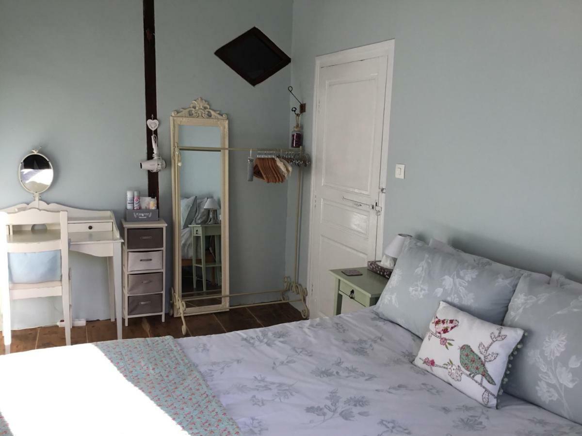 La Vieille Maison Rose Bed and Breakfast Nanteuil-en-Vallée Εξωτερικό φωτογραφία